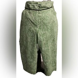 Talbots Petites pants Size 10p Capri green paisley pockets 30L X 17W Inseam 20